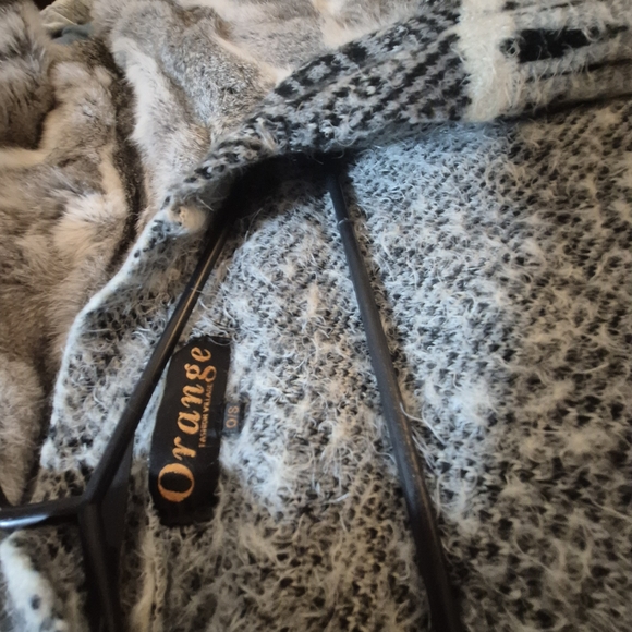 Stylish Geometric Pattern Cardigan - Black and White - Picture 2 of 5